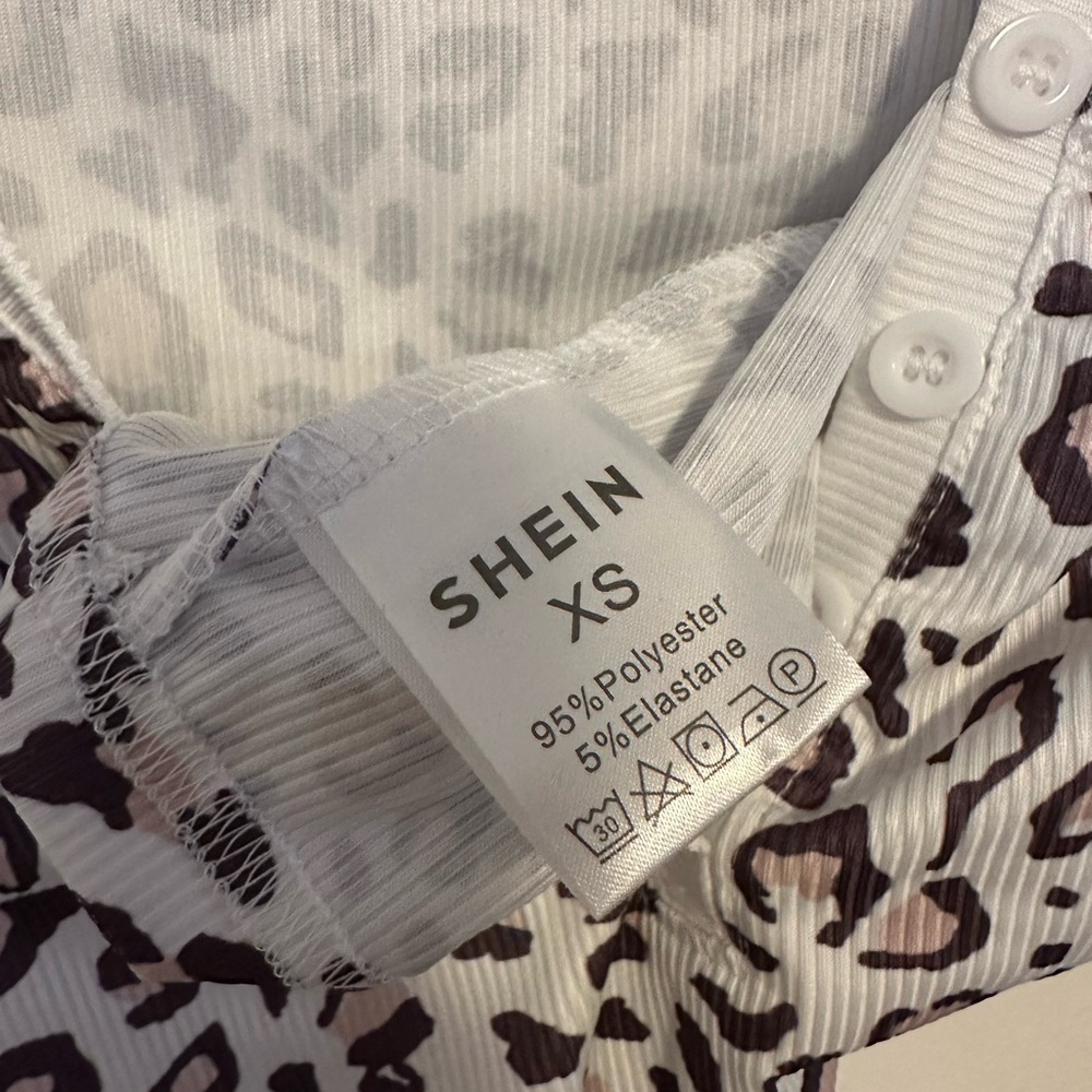 Leopard Print Cropped Cardigan - Picture 2 of 4